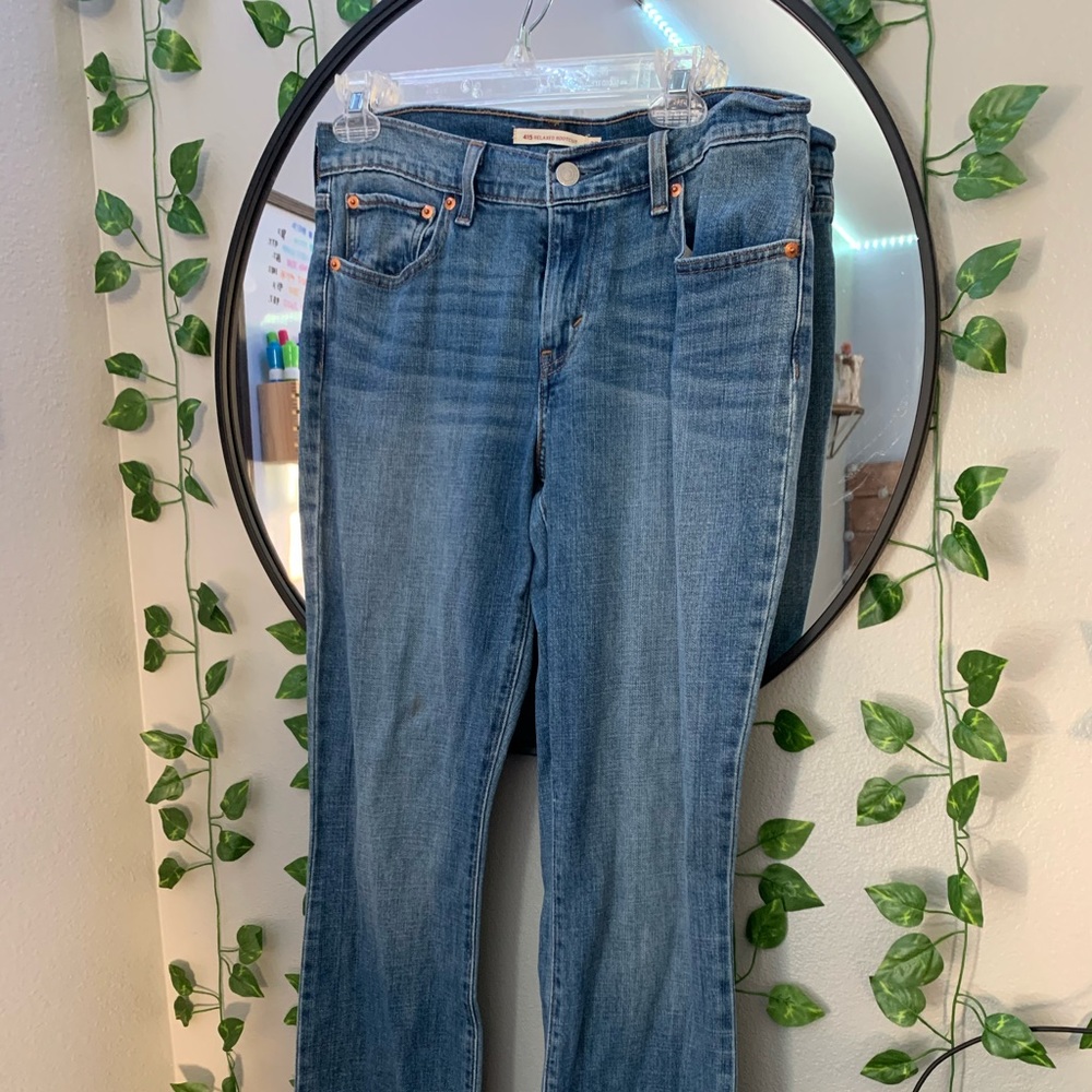 Levi’s relaxed bootcut size 27